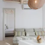 White Cliff Paros Амбелас