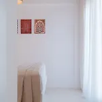 White Cliff Paros 安倍拉斯