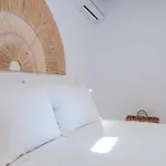 White Cliff Paros 安倍拉斯