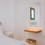 White Cliff Paros 安倍拉斯