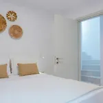 White Cliff Paros 安倍拉斯